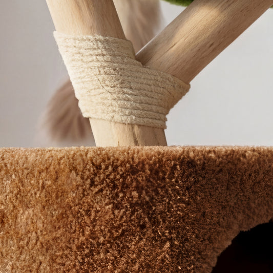 Mehrstufiger Katzenbaum aus Massivholz – 148 cm, grün und braun