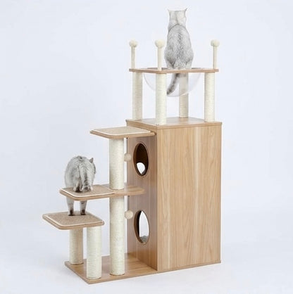 Moderner Katzenbaum aus Holz in Burgform